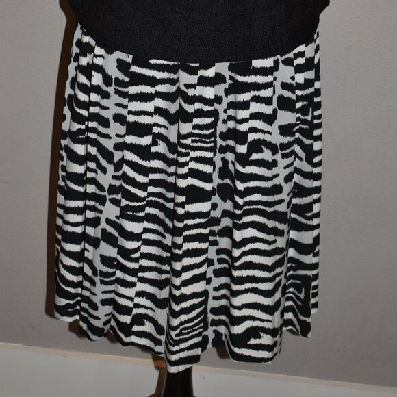 Leslie Fay Zebra Print Skirt with Top & Matching Scarf Size 12P - Picture 6 of 7